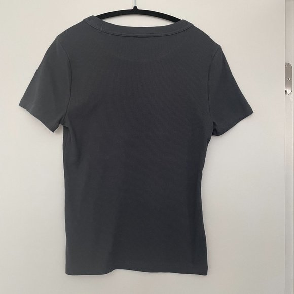 Banana Republic Ribbed Shrunken T-Shirt size medium women's. - Picture 3 of 11